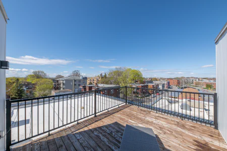 Balcon : 185 16e Avenue