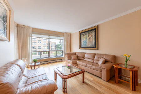 Salon : 425 Rue Roger-Pilon
