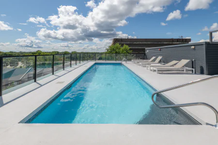 Piscine : 271 Av. de l'Académie