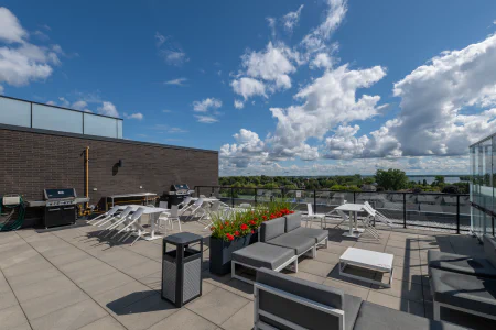 Terrasse : 271 Av. de l'Académie