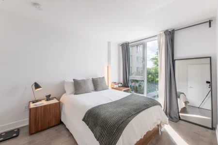 Chambre à coucher : 271 Av. de l'Académie