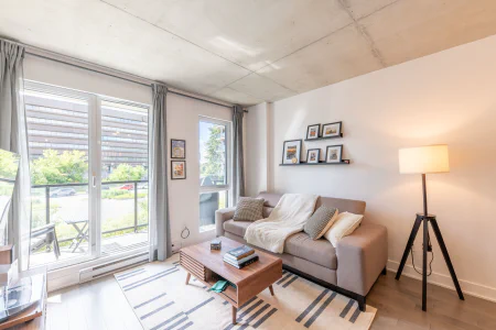 Salon : 271 Av. de l'Académie