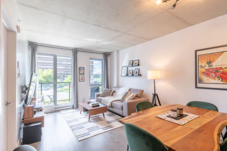 Salon : 271 Av. de l'Académie