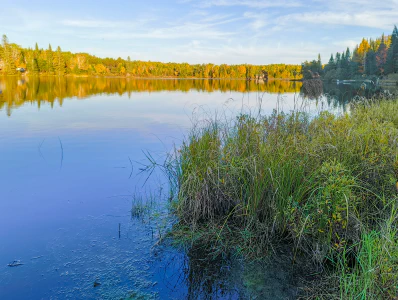 Accès à un plan d'eau : 13 Ch. du Lac-Sport